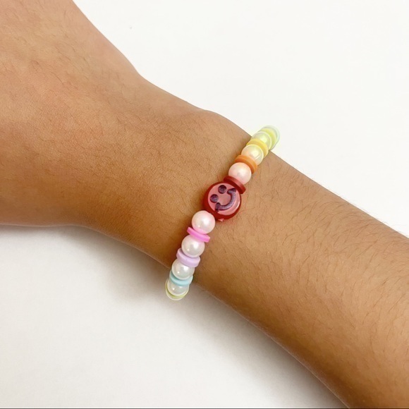 Beaded Bracelet Size 5.75 inches - Picture 1 of 7